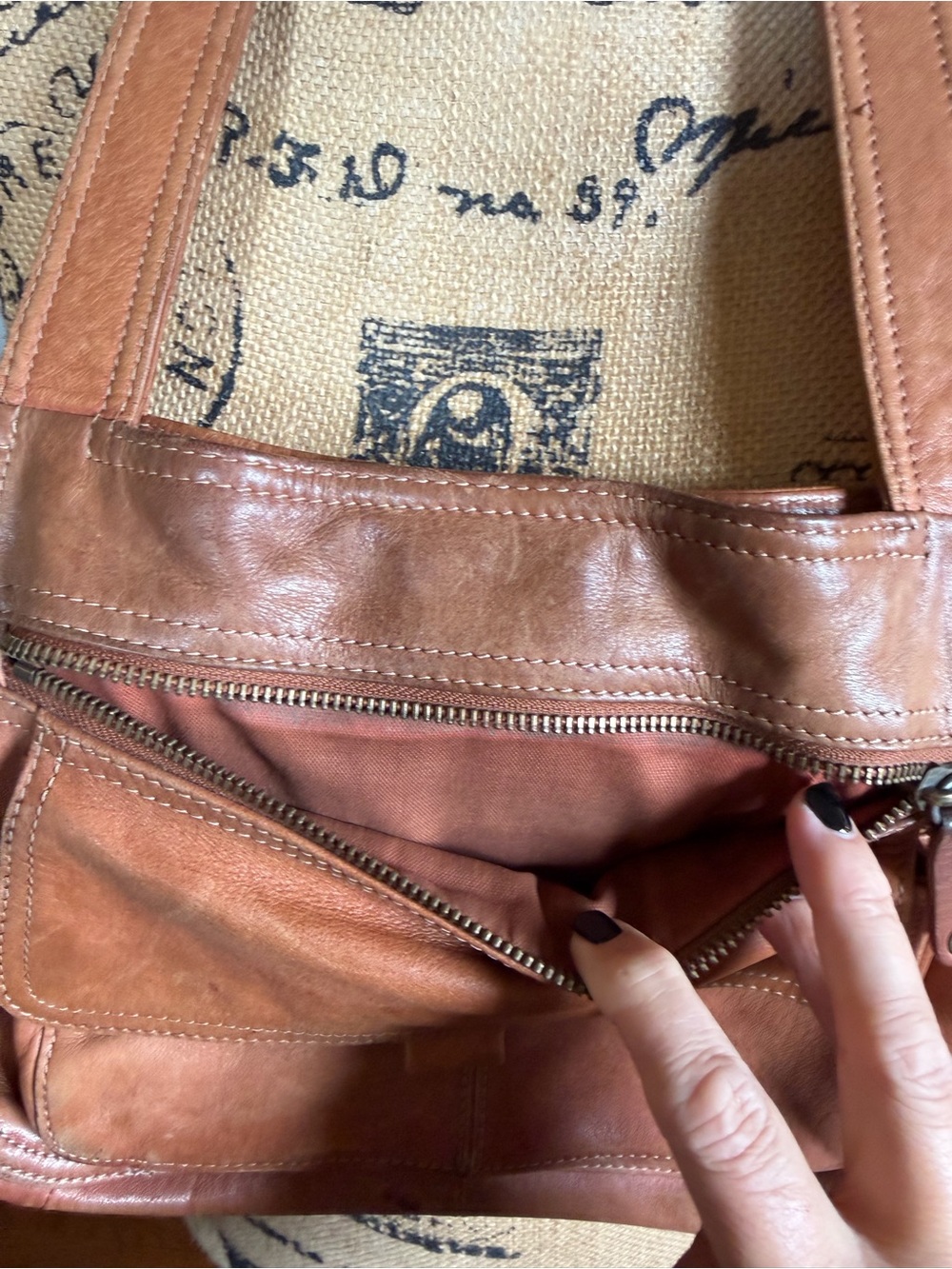 Fossil Chestnut Brown Leather Messenger Tote/Purse. Soft leather. Vintage Y2K - Picture 5 of 11